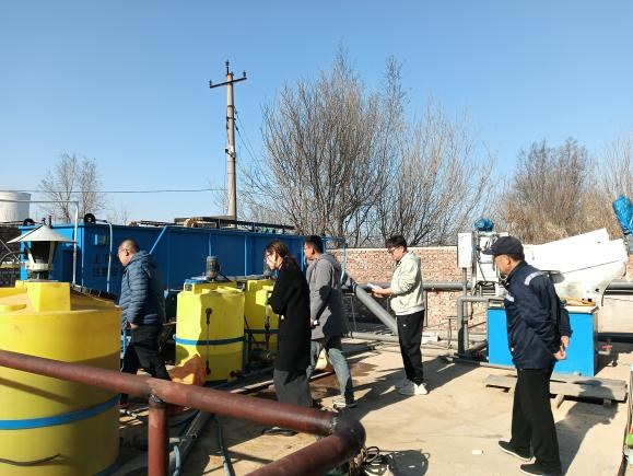 隆鑫健达公司聘请专家指导污水处理工作